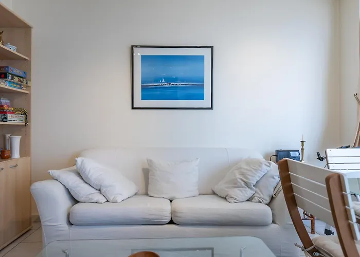 Lecomte - The Shoreline Beachflow Apartment